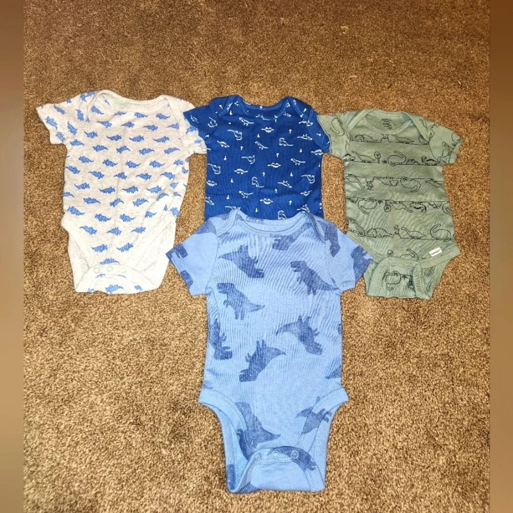 💓 3/$15 Lot of 4 Boy's Dinosaur Short Sleeve Bodysuits